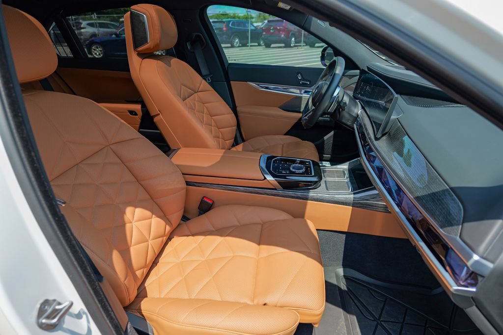 Used 2024 BMW 740i xDrive w/ Premium Package 2 AWD/4WD image 38