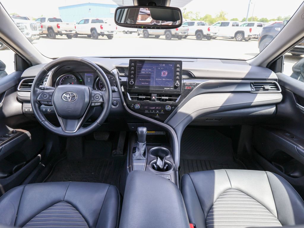 Used 2021 Toyota Camry SE w/ Cold Weather Package FWD image 11