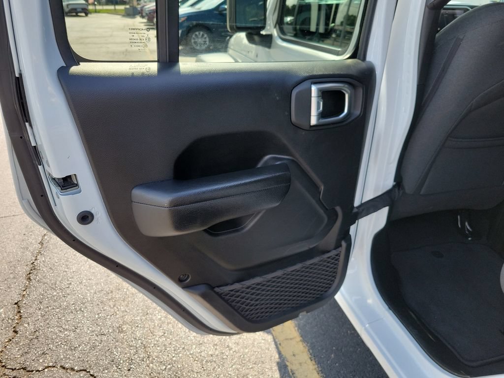 Used 2024 Jeep Wrangler Unlimited Sport AWD/4WD image 17