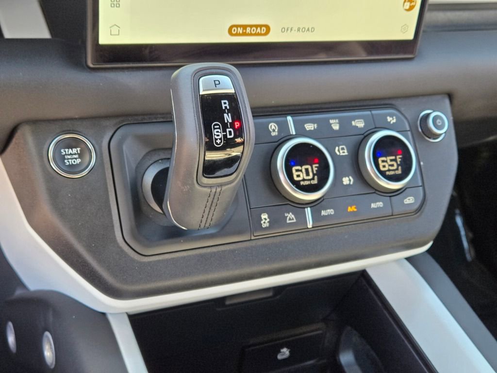 Used 2025 Land Rover Defender 110 S image 30