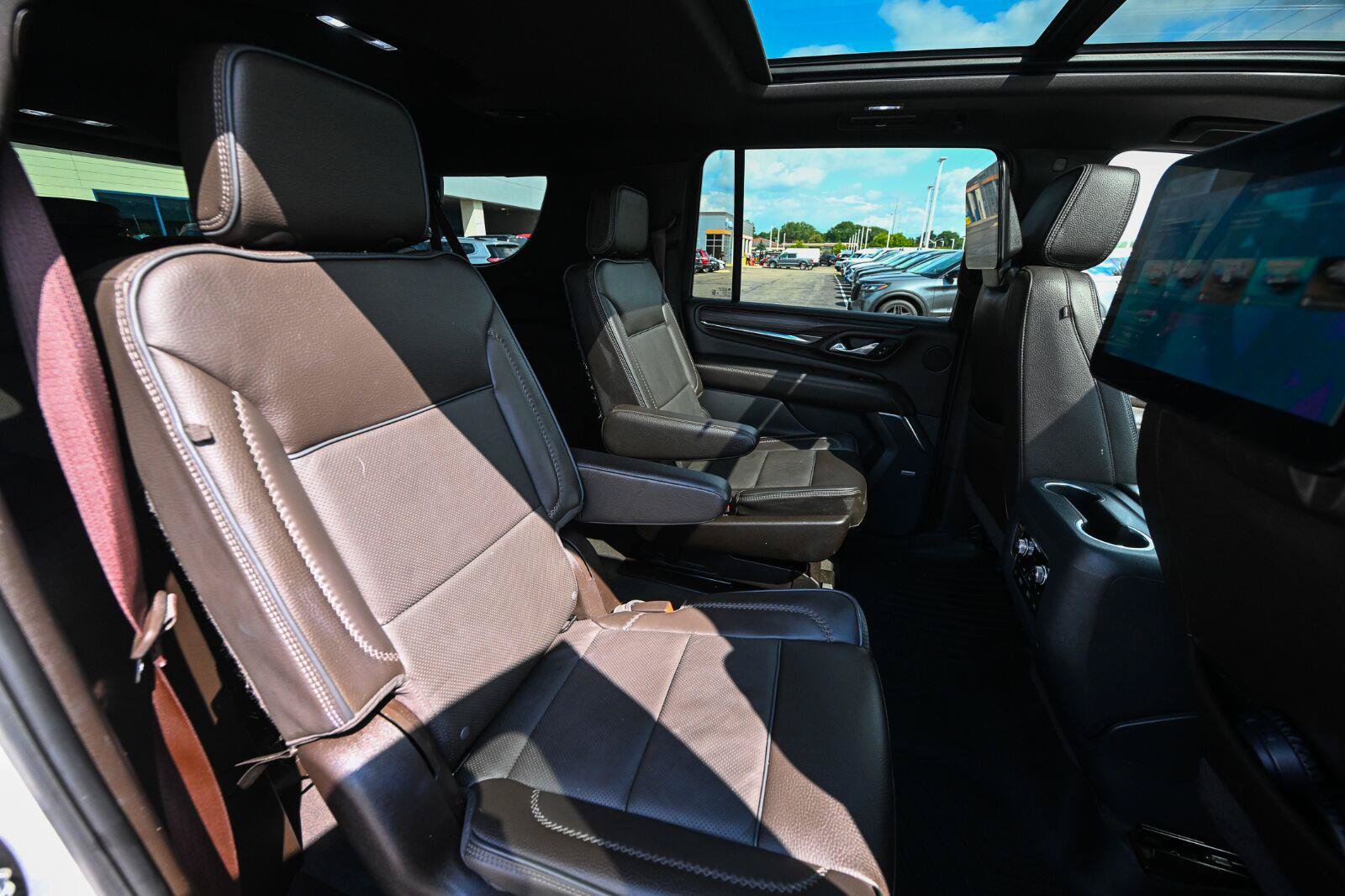 Used 2024 GMC Yukon XL Denali w/ Denali Reserve Package AWD/4WD image 30