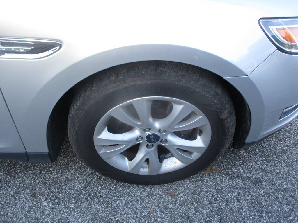Used 2011 Ford Taurus SEL w/ 201A Rapid Spec Order Code AWD/4WD image 4