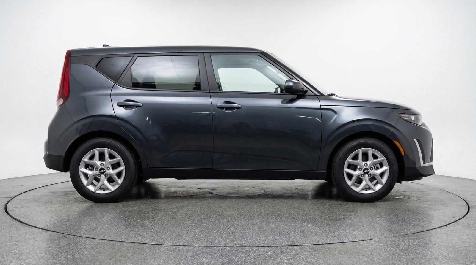 Used 2025 Kia Soul LX w/ LX Technology Package FWD image 8