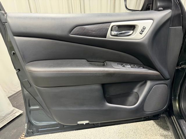 Used 2020 Nissan Pathfinder SL image 24