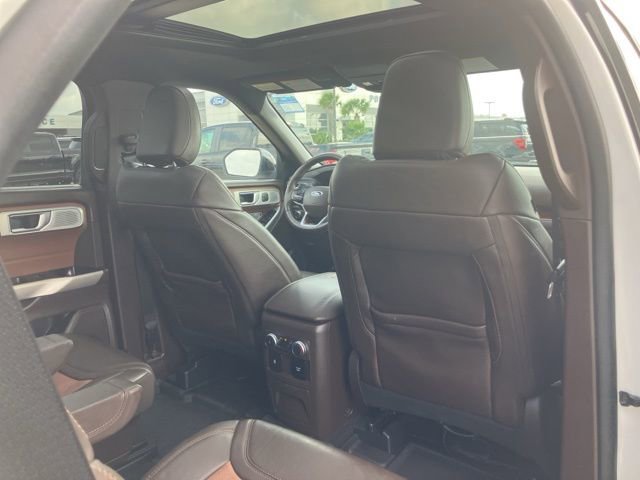 Used 2022 Ford Explorer King Ranch w/ Technology Package AWD/4WD image 16