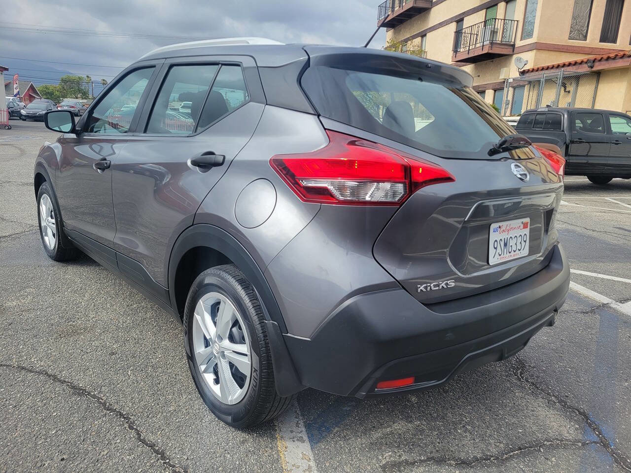Used 2019 Nissan Kicks S FWD image 3