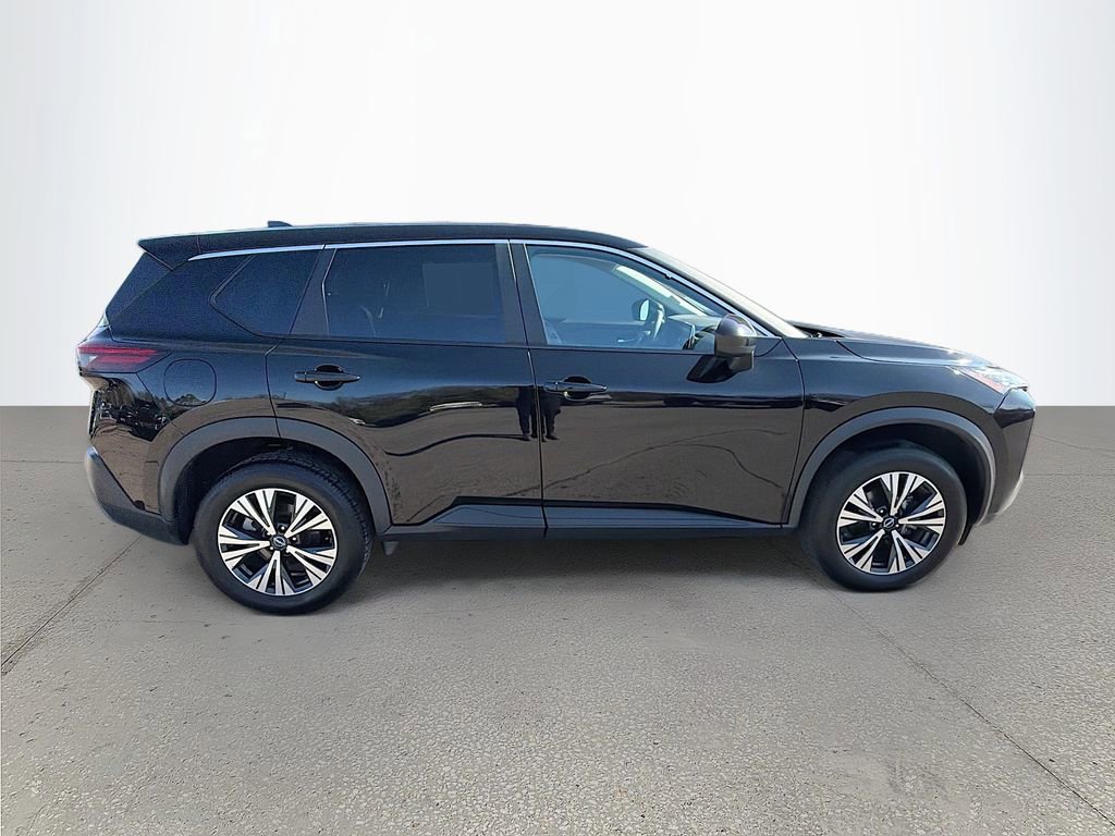 Used 2023 Nissan Rogue SV image 2