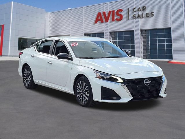Used 2025 Nissan Altima 2.5 SV FWD image 3