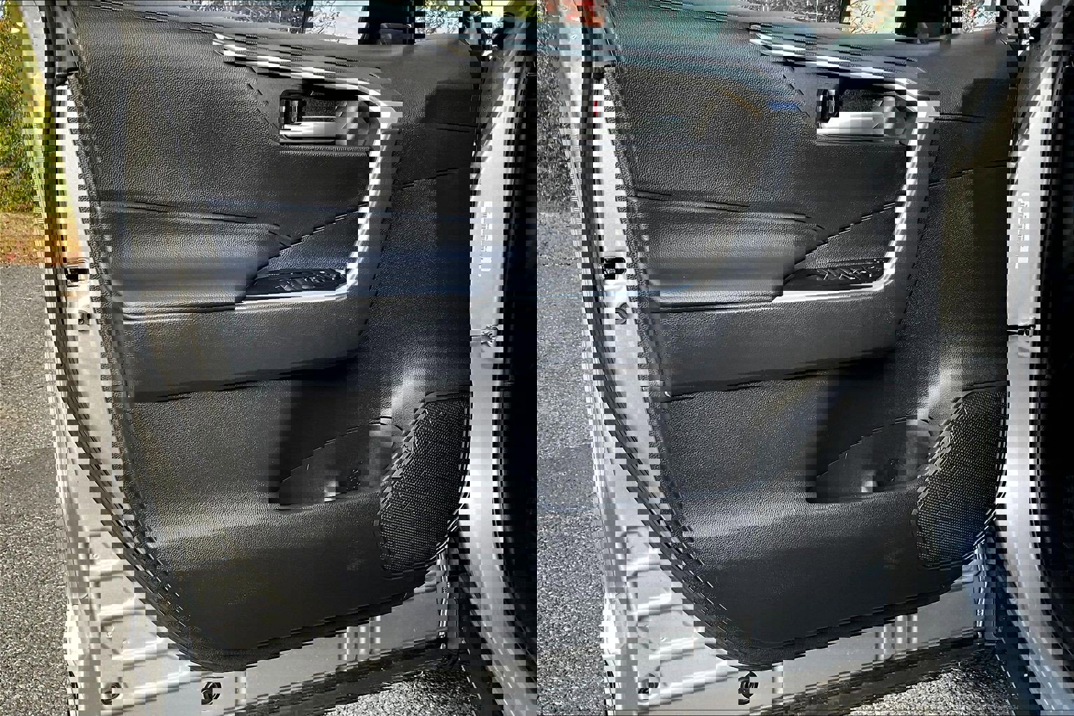 Used 2025 Toyota RAV4 XLE image 21