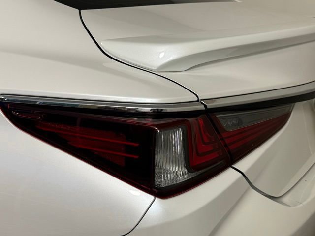 Used 2024 Lexus ES 350 w/ Premium Package FWD image 10