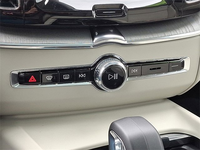 Used 2025 Volvo XC60 B5 Plus w/ Protection Package Premier image 16