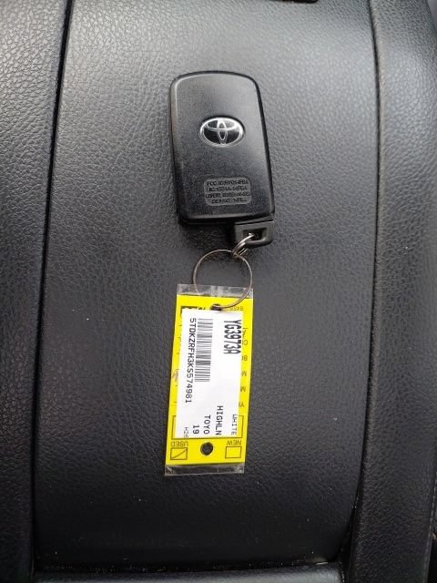 Used 2019 Toyota Highlander XLE FWD image 37