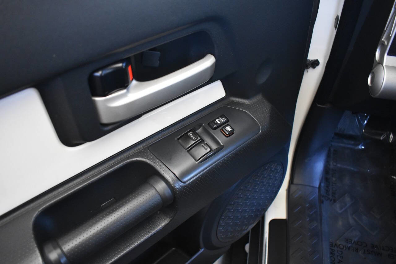 Used 2010 Toyota FJ Cruiser 4WD image 53