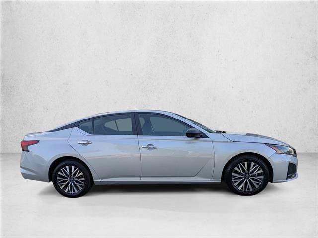 Used 2024 Nissan Altima 2.5 SV FWD image 4