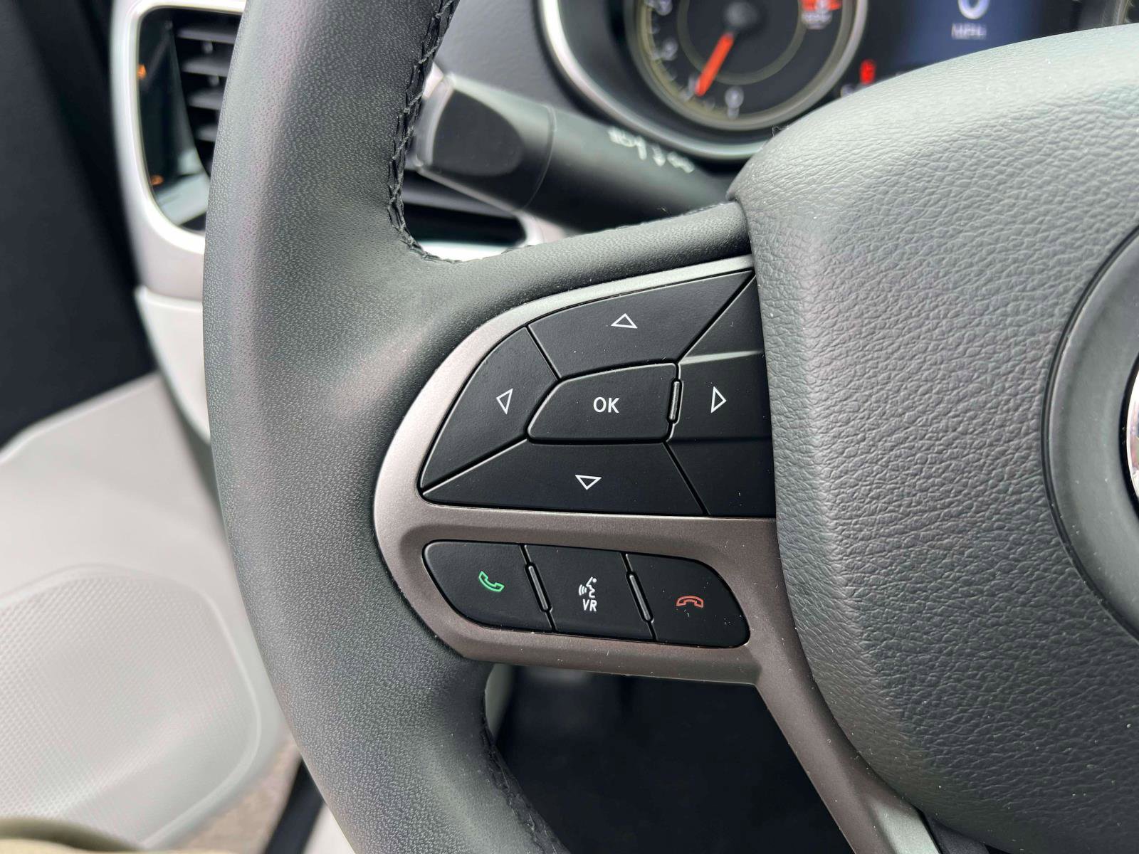 Used 2022 Jeep Cherokee Limited image 24