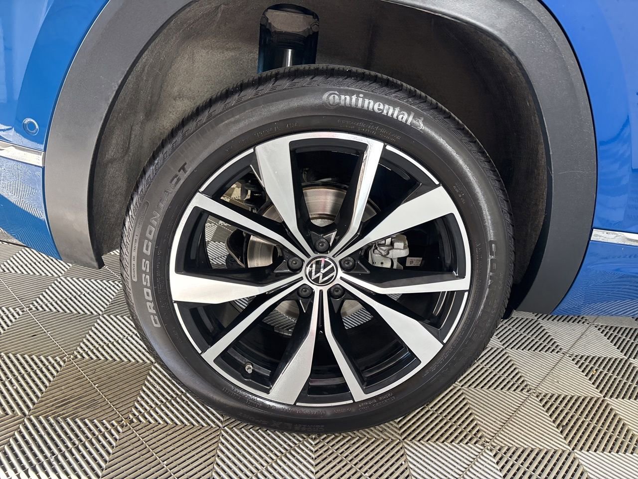 Used 2025 Volkswagen Atlas Cross Sport SEL Premium R-Line image 31