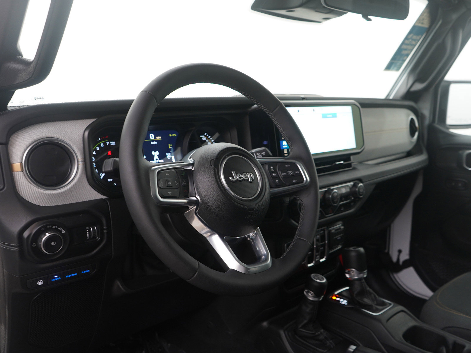 Used 2025 Jeep Wrangler Unlimited Sahara image 17