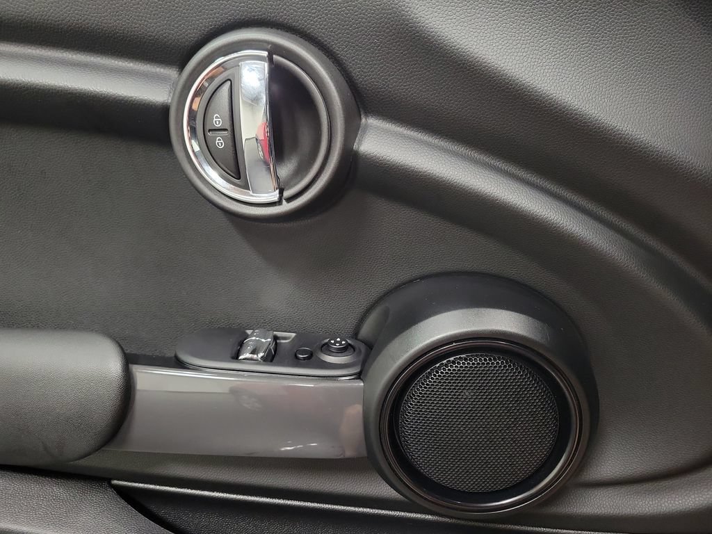 Used 2021 MINI Cooper 2-Door Hardtop FWD image 25