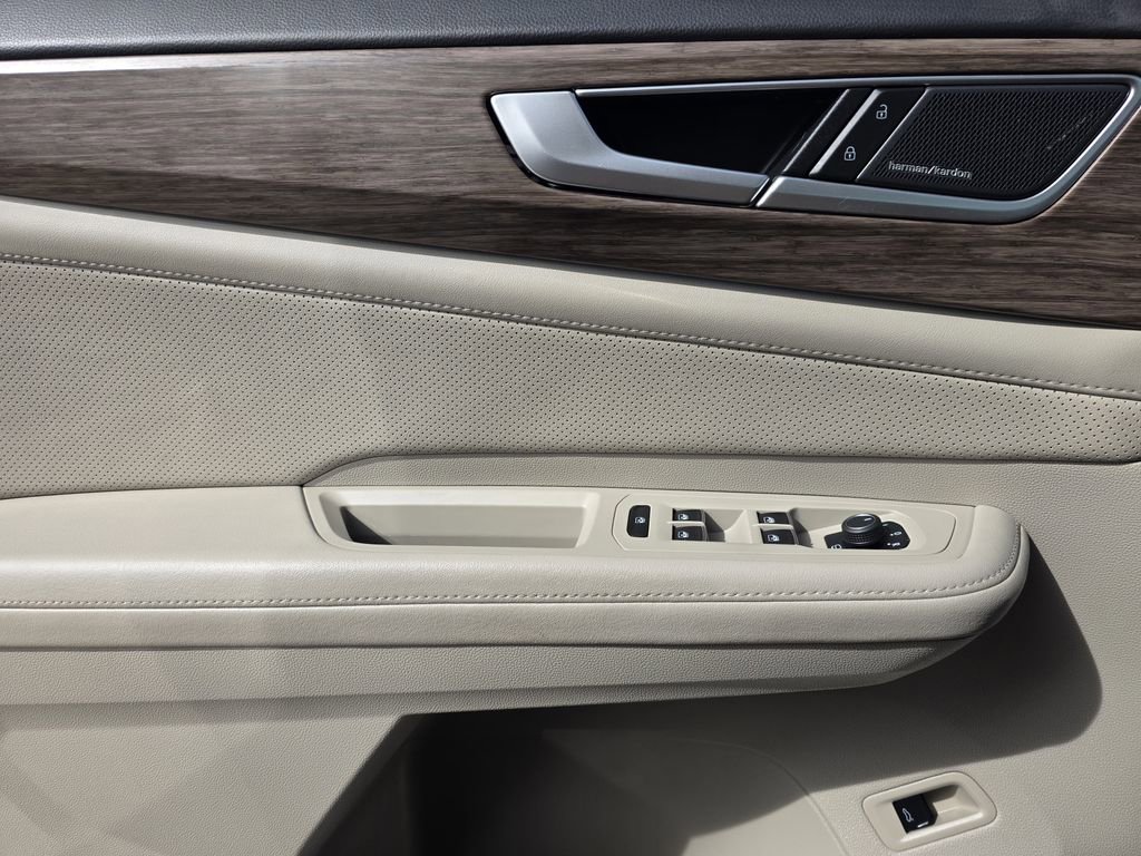 Used 2025 Volkswagen Atlas SEL Premium R-Line image 17