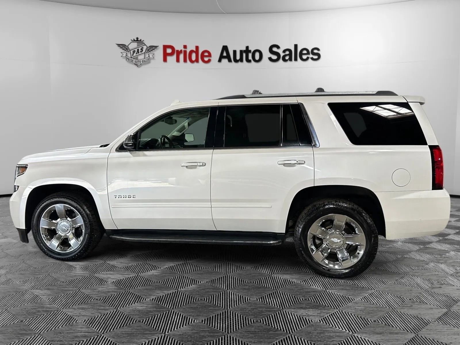 Used 2017 Chevrolet Tahoe Premier AWD/4WD image 4
