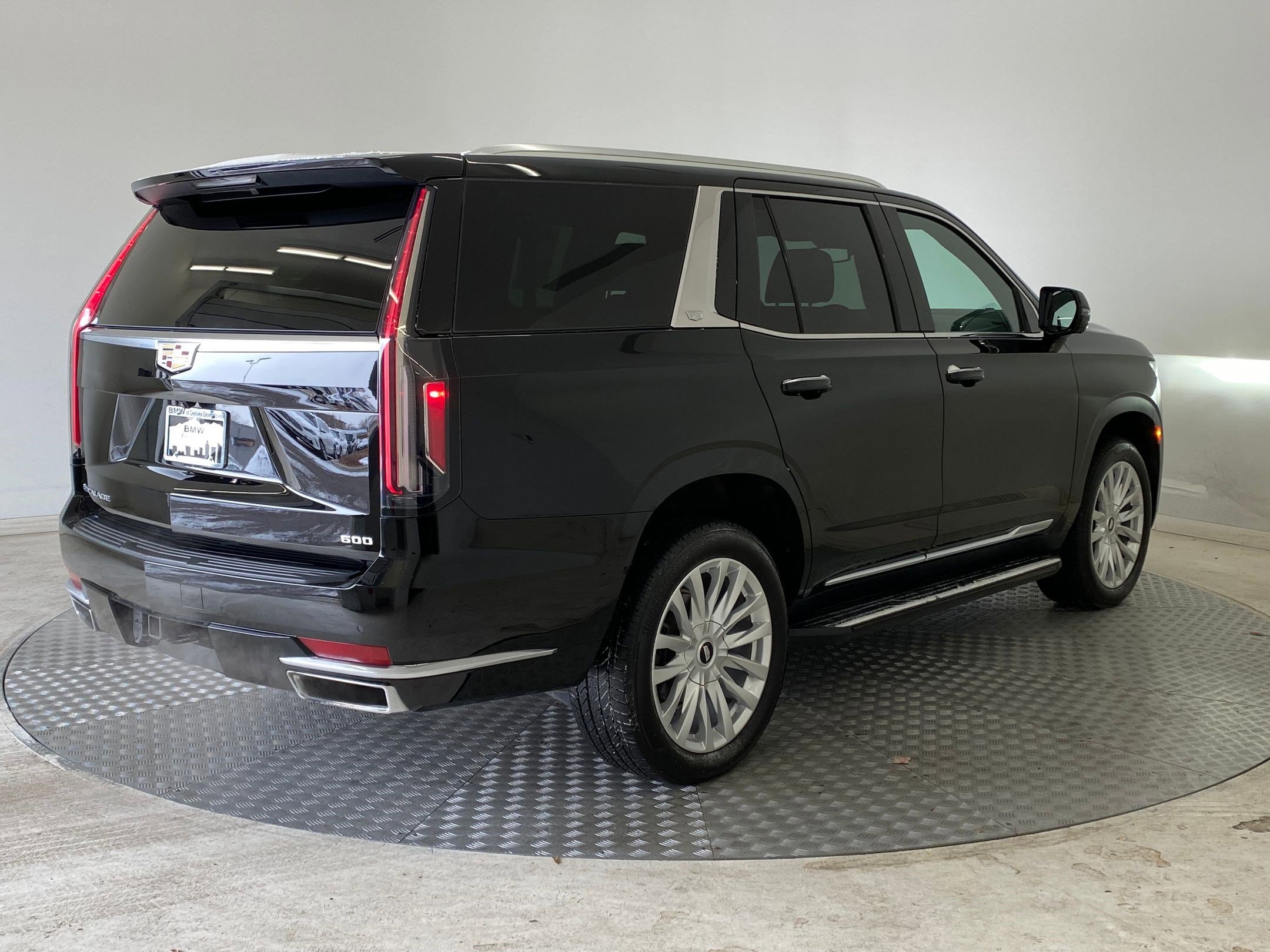 Used 2022 Cadillac Escalade Luxury image 9
