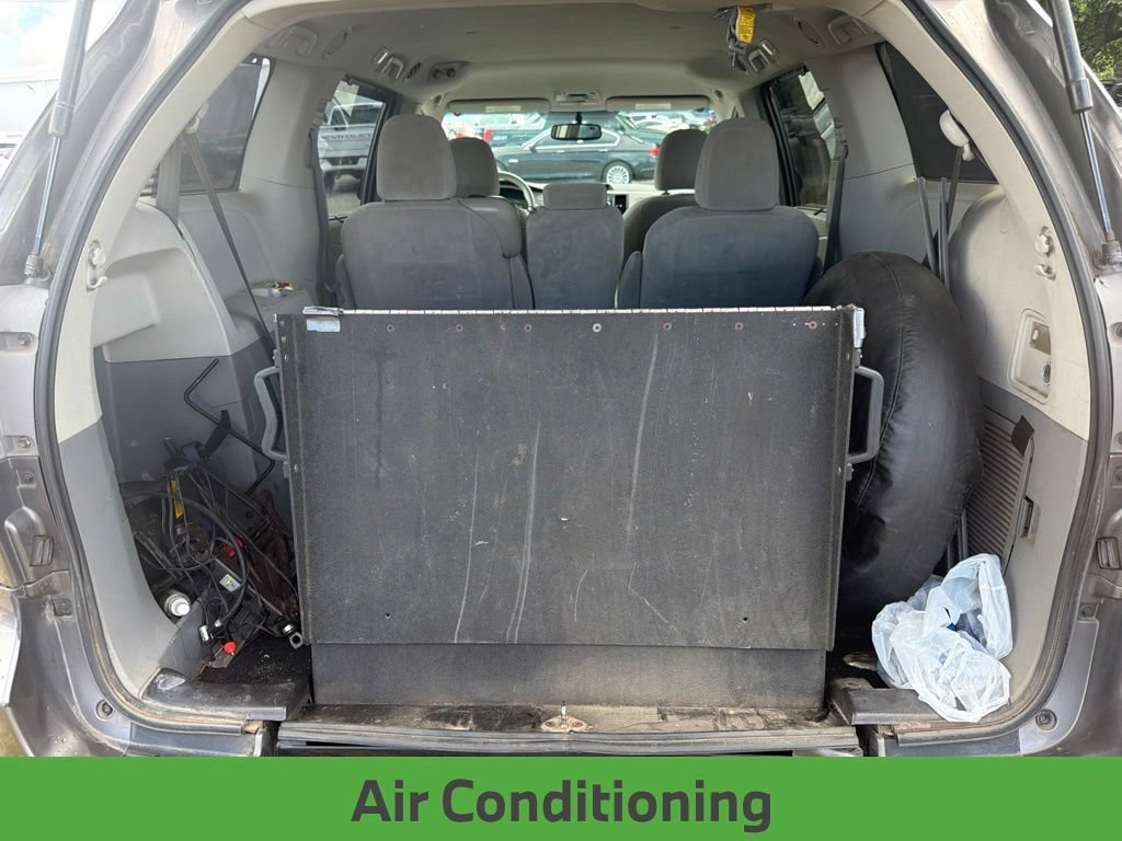 Used 2011 Toyota Sienna LE FWD image 12