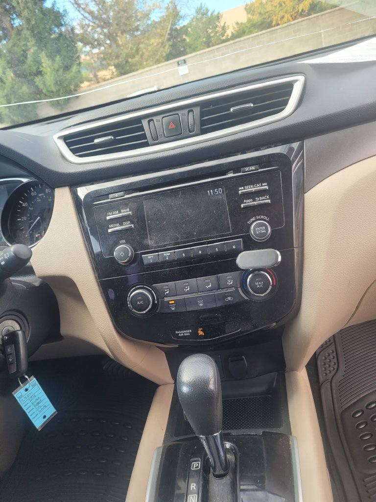 Used 2016 Nissan Rogue S FWD image 29