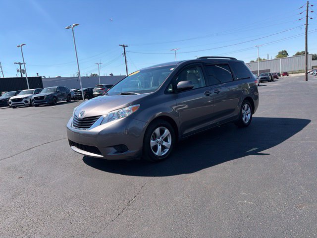 Used 2014 Toyota Sienna LE FWD image 21