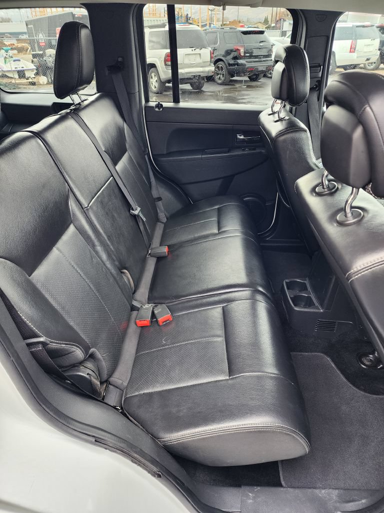 Used 2012 Jeep Liberty Sport AWD/4WD image 7
