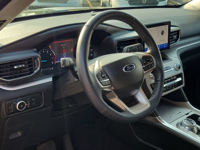 Used 2023 Ford Explorer XLT w/ Equipment Group 202A AWD/4WD image 19