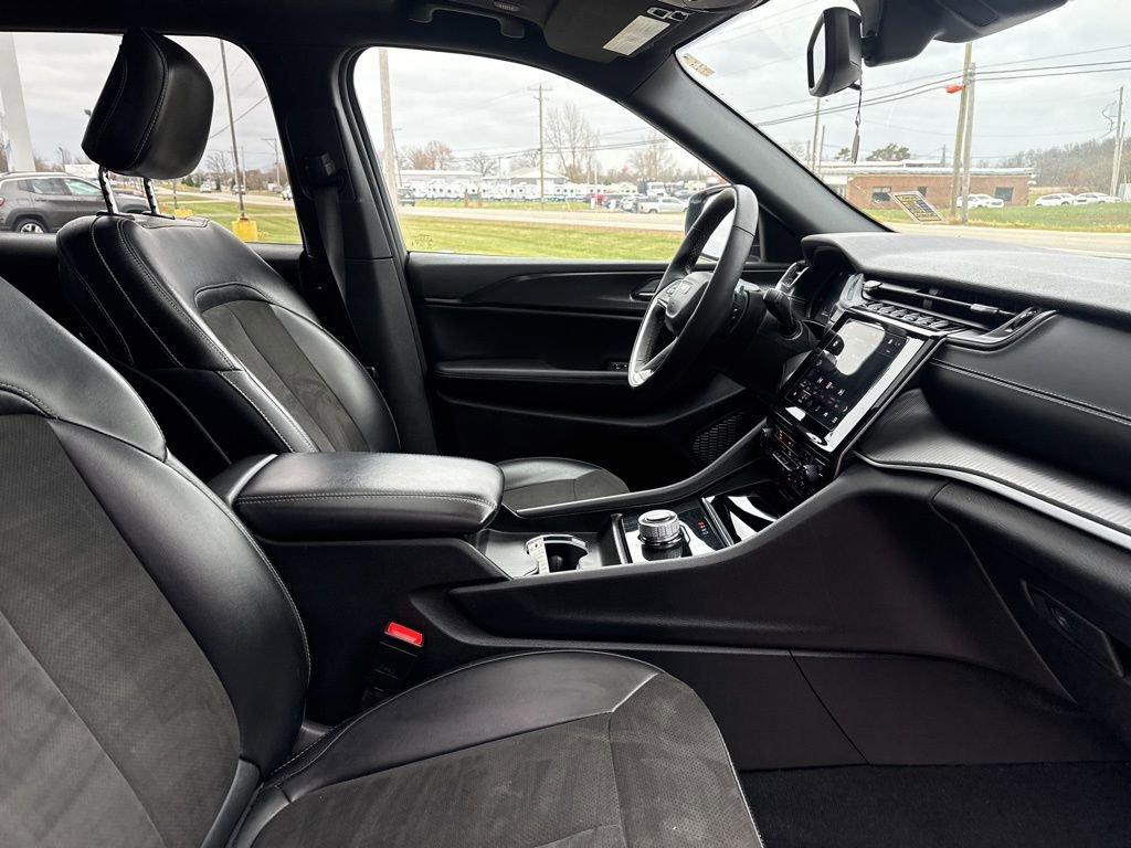 Used 2024 Jeep Grand Cherokee L Altitude image 44