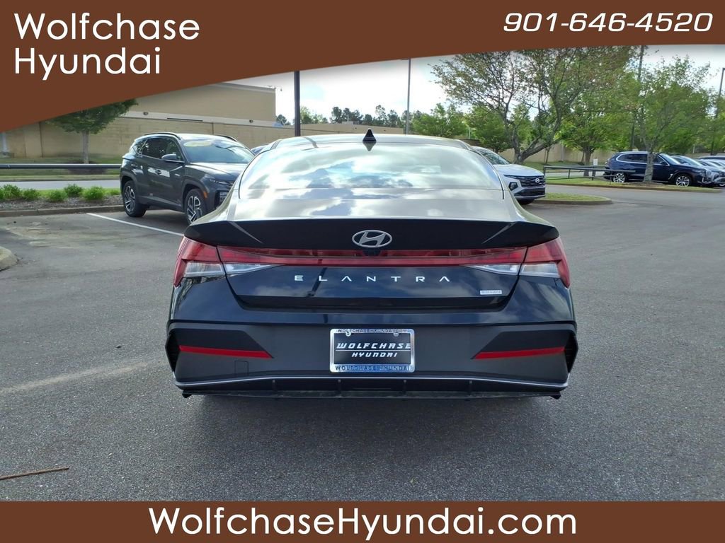 New 2026 Hyundai Elantra Hybrid FWD image 4