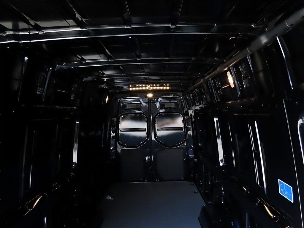 Used 2024 Mercedes-Benz Sprinter 2500 image 14