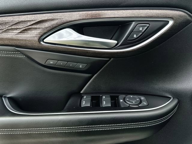Used 2023 Buick Envision Avenir image 24