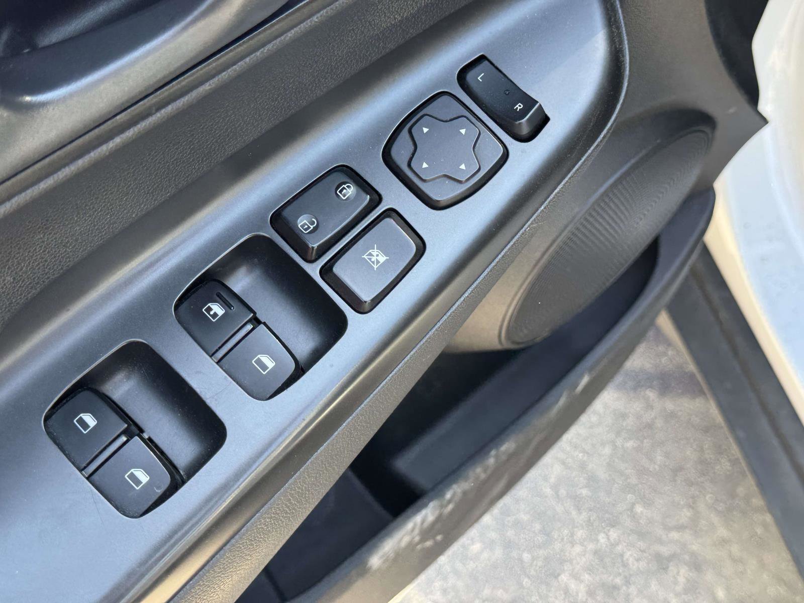 Used 2021 Hyundai Kona SE FWD image 14