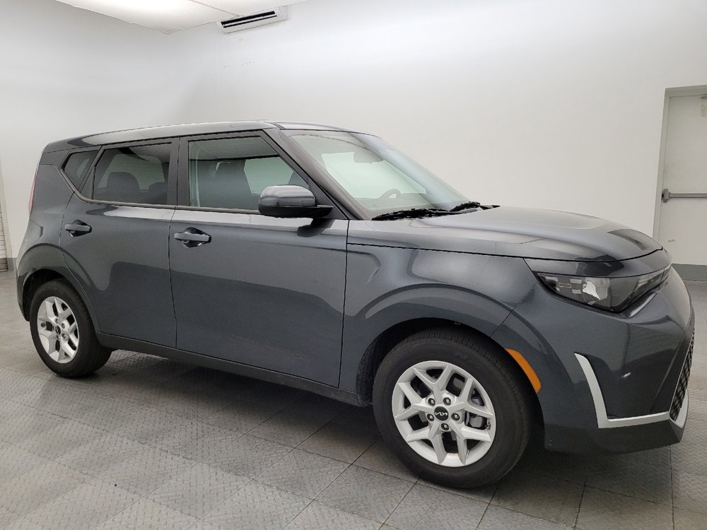 Used 2025 Kia Soul LX image 11