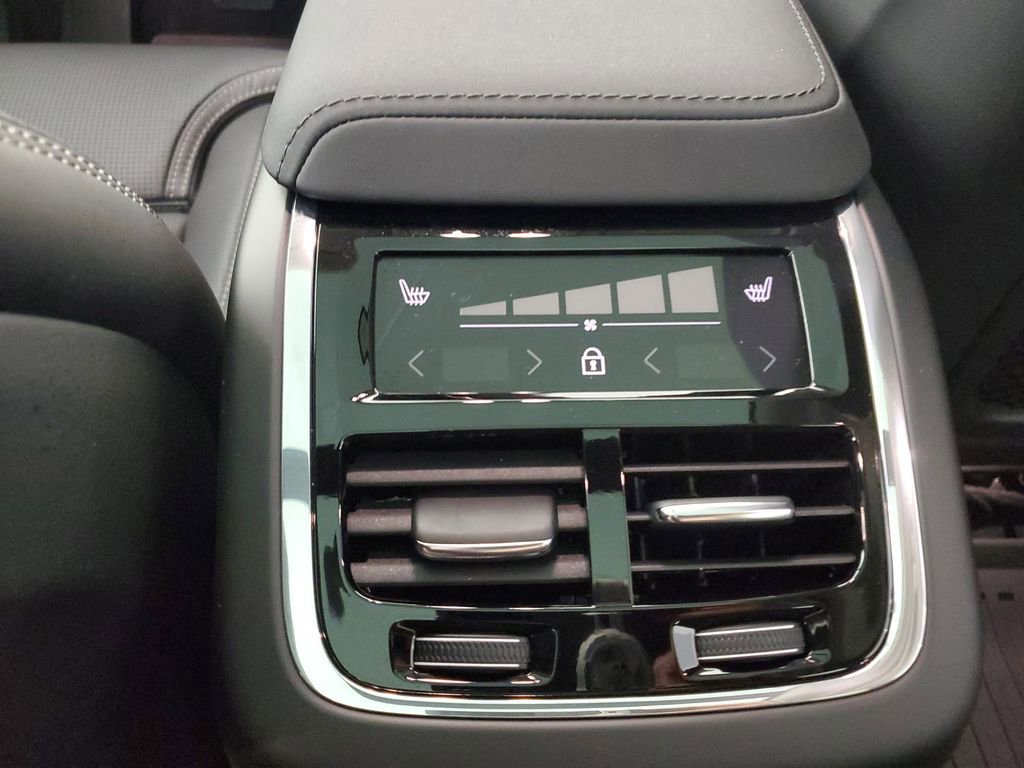 Used 2026 Volvo XC60 B5 Ultra w/ Protection Package Premier image 17