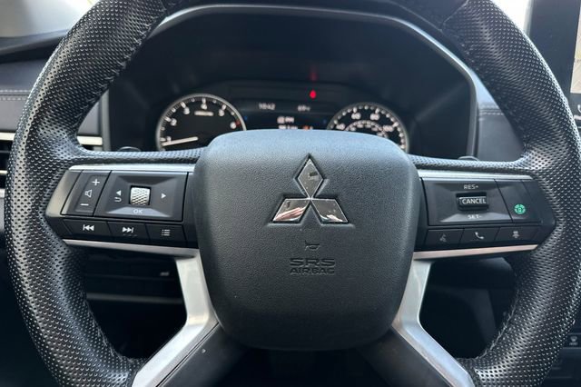 Used 2024 Mitsubishi Outlander SE image 27