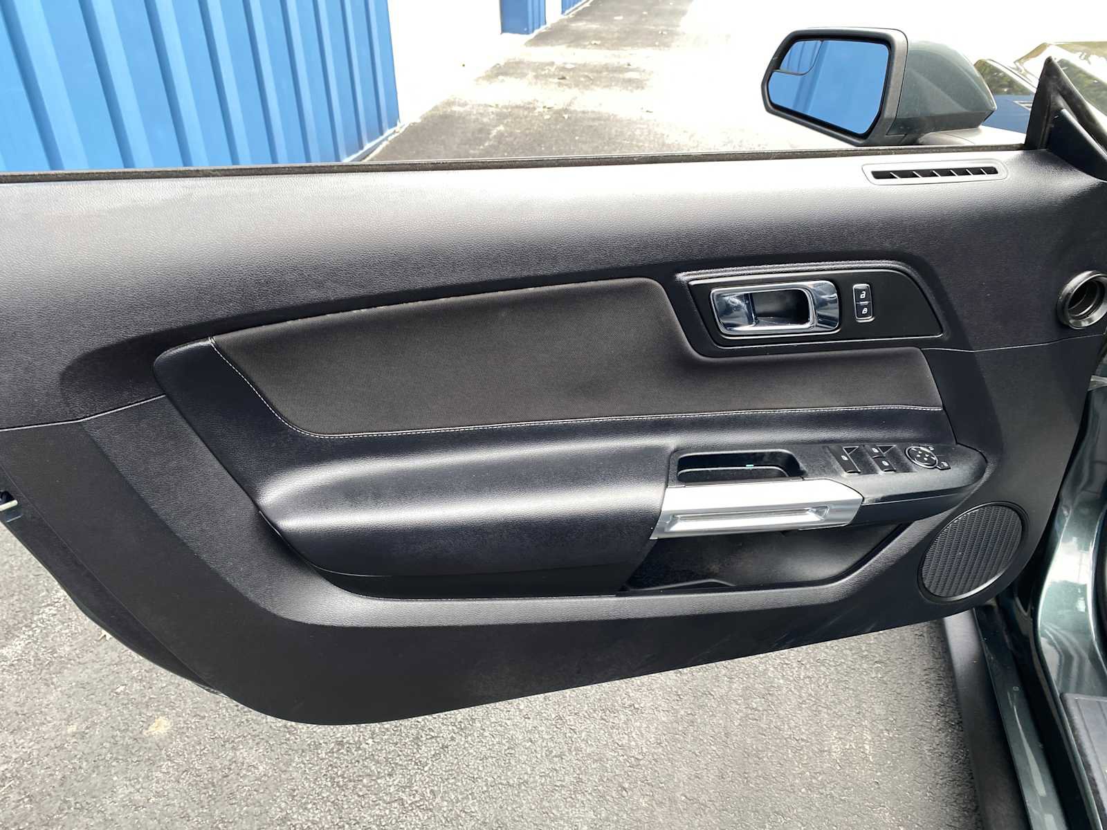 Used 2015 Ford Mustang Convertible image 31