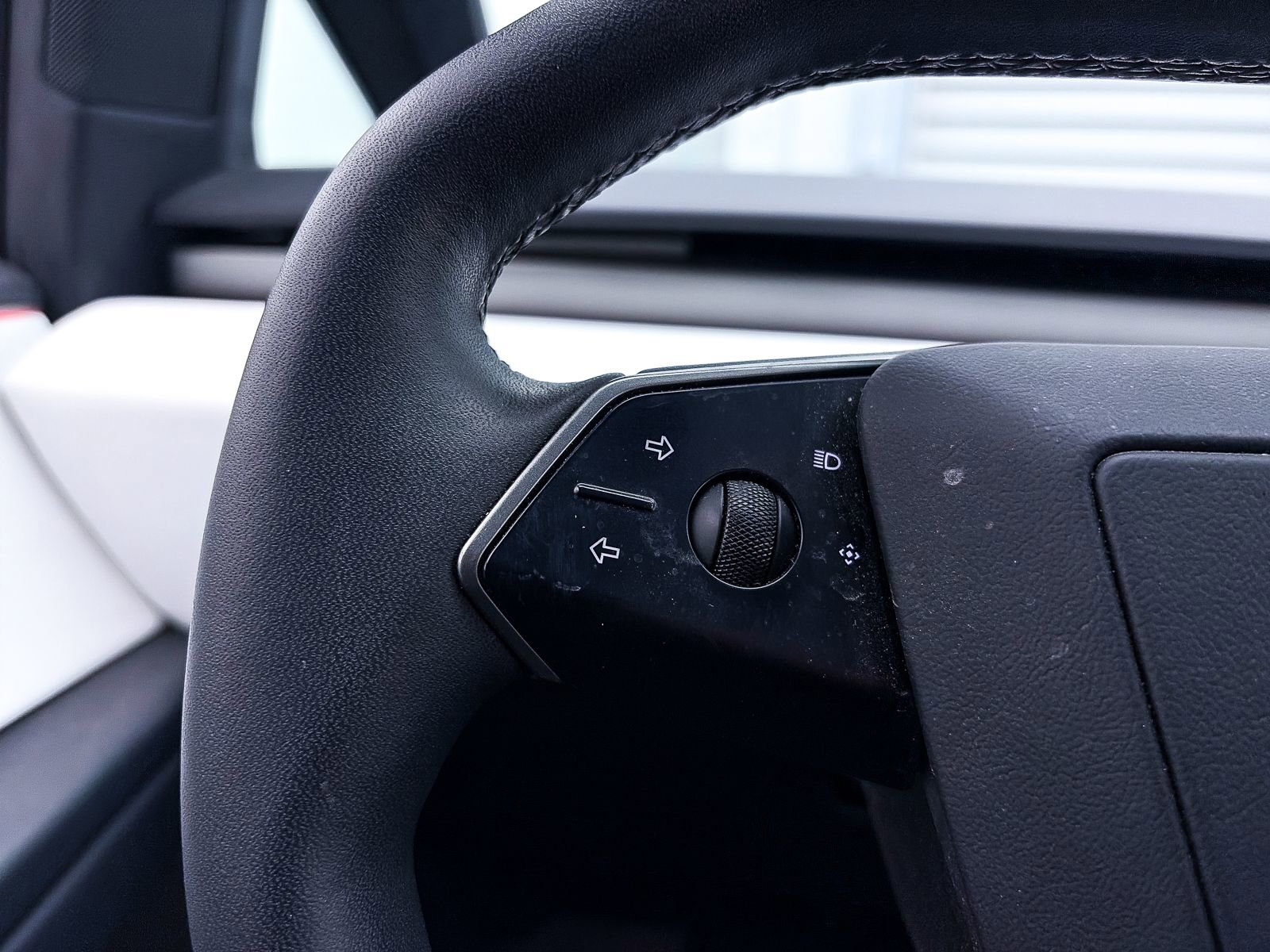 Used 2024 Tesla Cybertruck AWD Crew Cab image 29