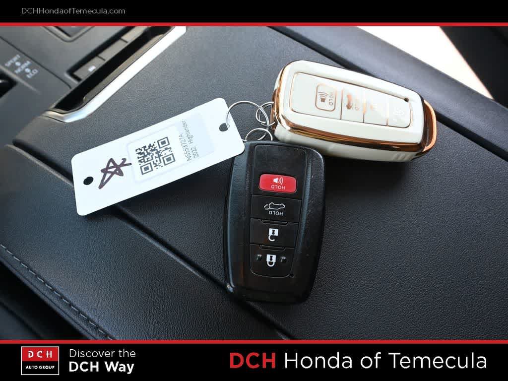 Used 2022 Toyota Highlander XLE FWD image 15