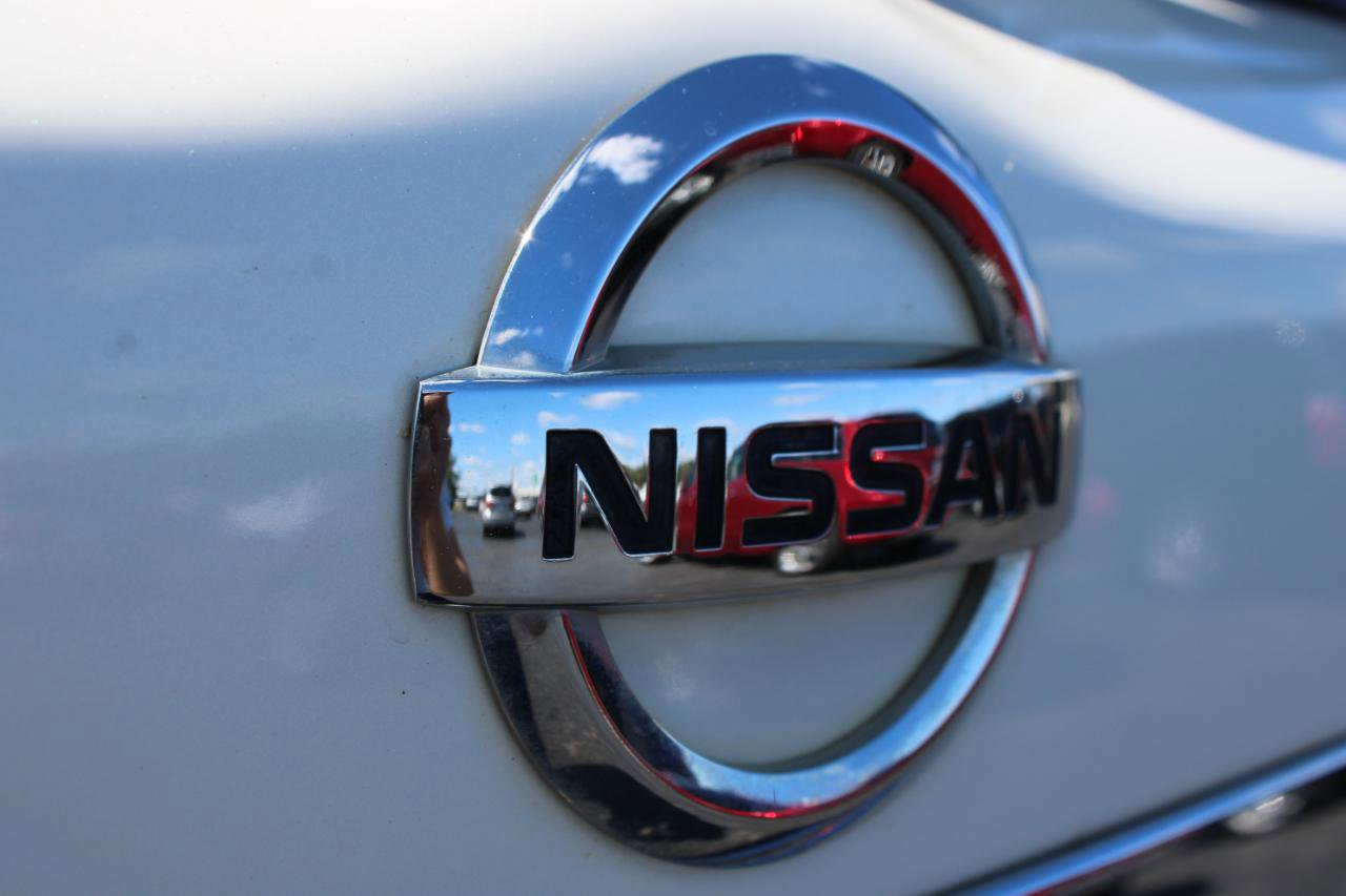Used 2017 Nissan Pathfinder Platinum w/ Cargo Package FWD image 10