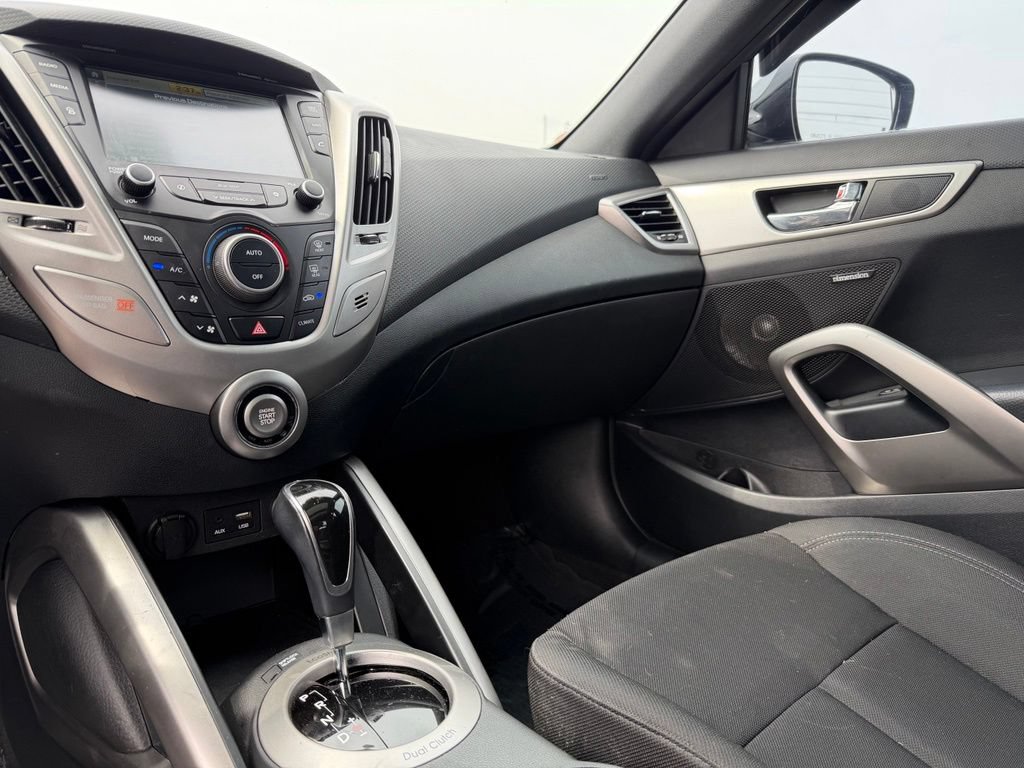 Used 2017 Hyundai Veloster Value Edition FWD image 34