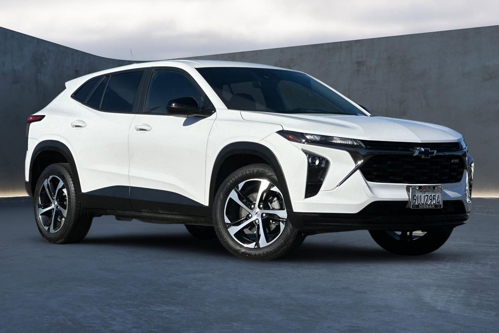 Used 2025 Chevrolet Trax RS image 2