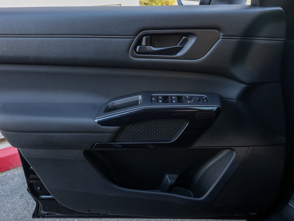 New 2025 Nissan Pathfinder S image 23