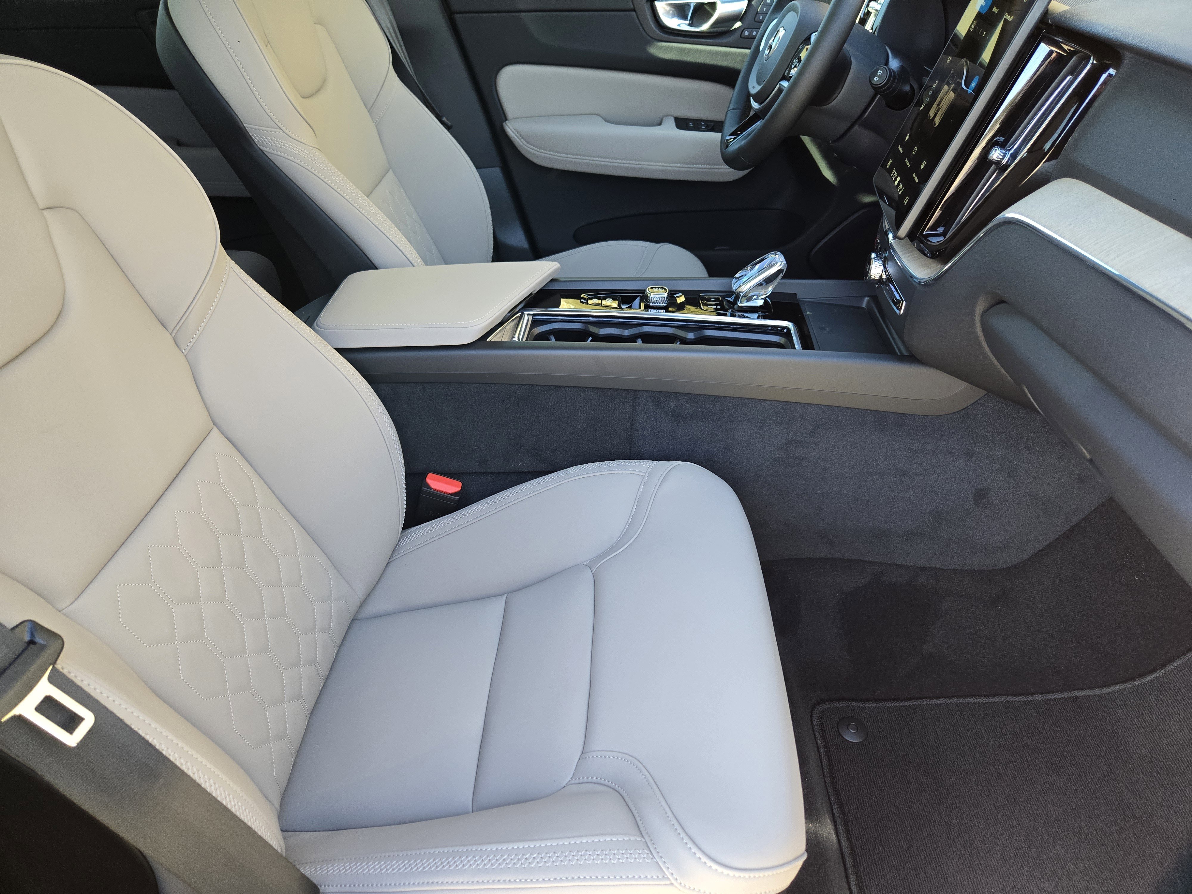 New 2026 Volvo XC60 T8 Plus w/ Protection Package Premier image 16