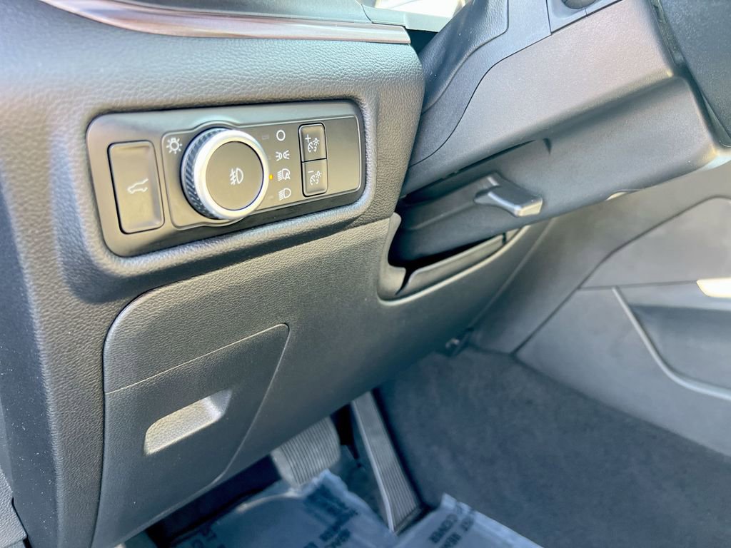 Used 2023 Ford Explorer Limited image 16