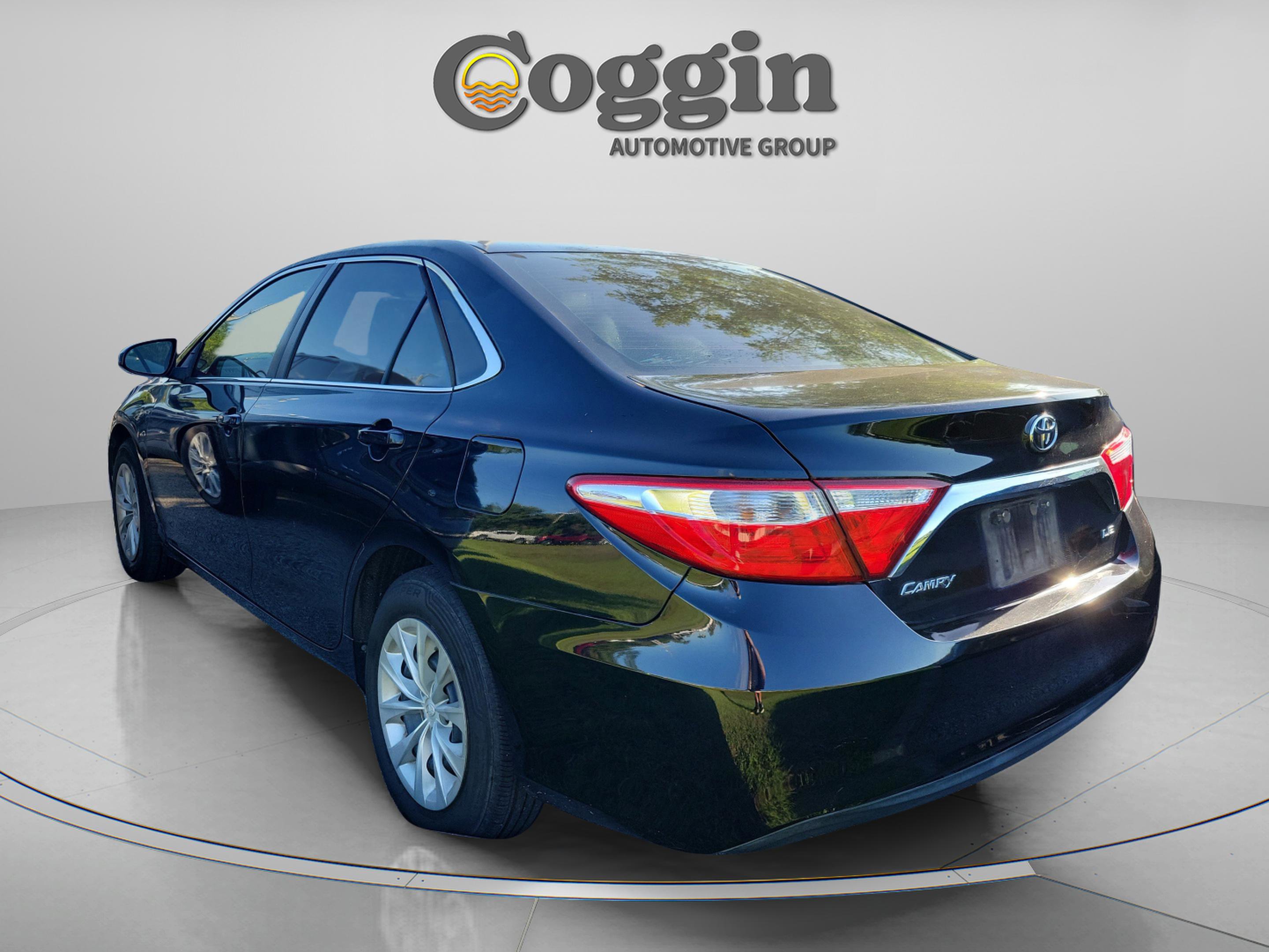 Used 2016 Toyota Camry LE FWD image 2
