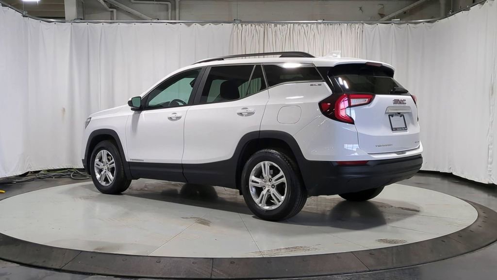 Used 2022 GMC Terrain SLE w/ Driver Convenience Package image 8