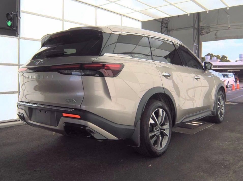 Used 2023 INFINITI QX60 Luxe w/ Performance Audio Package image 2